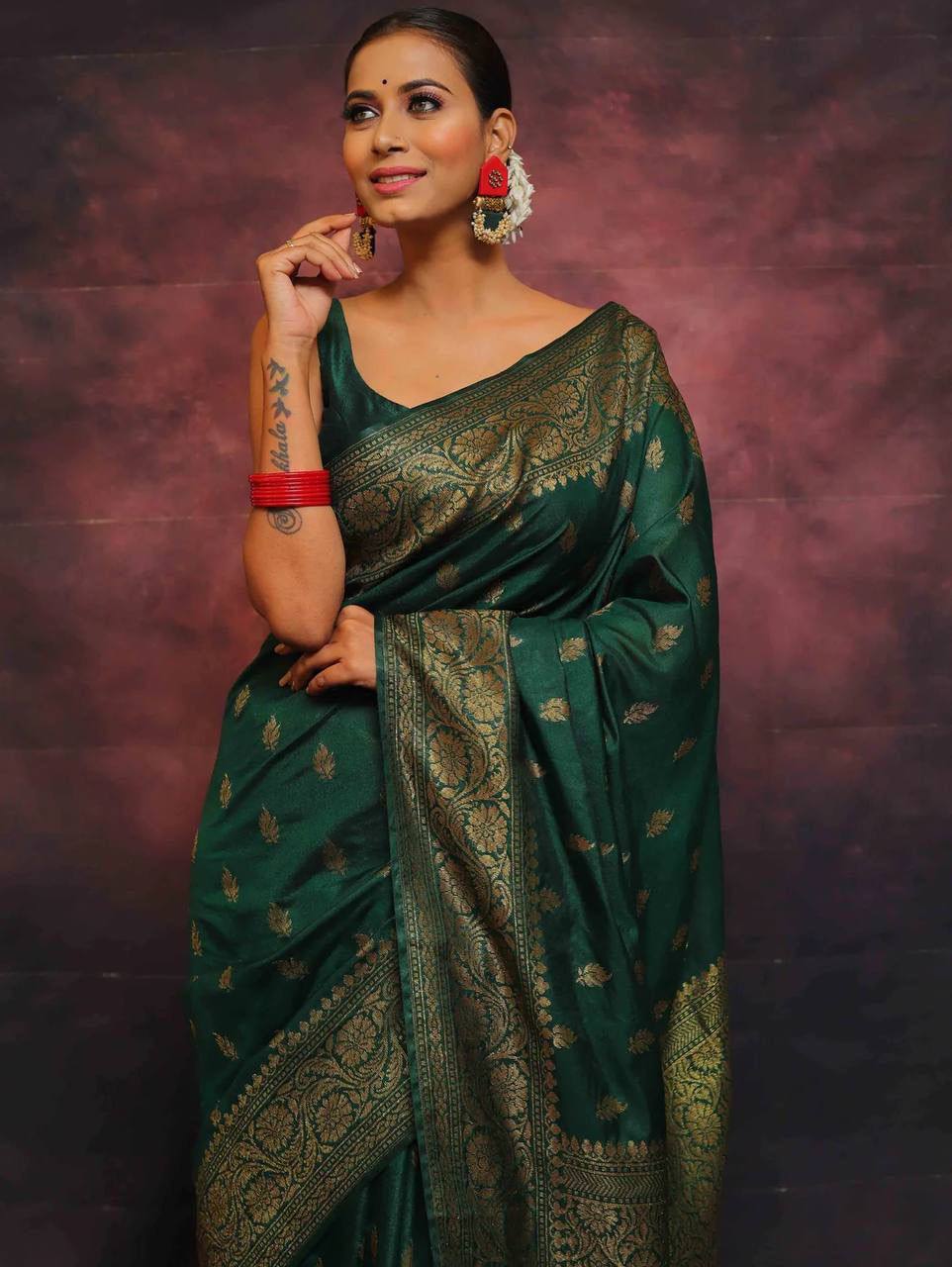 Emerald Grace Green Banarasi Silk Saree WIth Fabulouse Blouse Piece