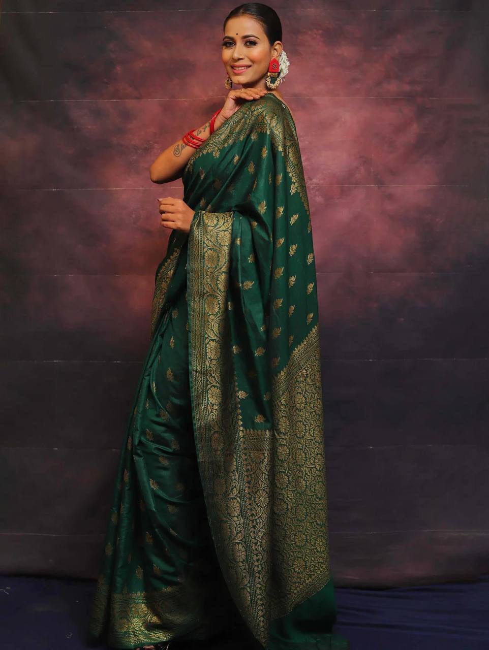 Emerald Grace Green Banarasi Silk Saree WIth Fabulouse Blouse Piece