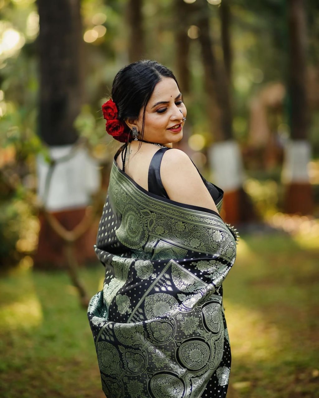 Obsidian Silver Black Classic Banarasi Silk Saree WIth Fabulouse Blouse Piece