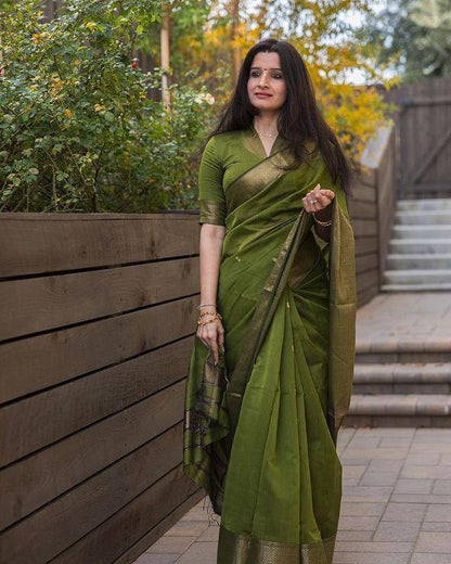 Beauteous Pistachio Green Soft Cotton Silk Saree With especial Blouse Attached