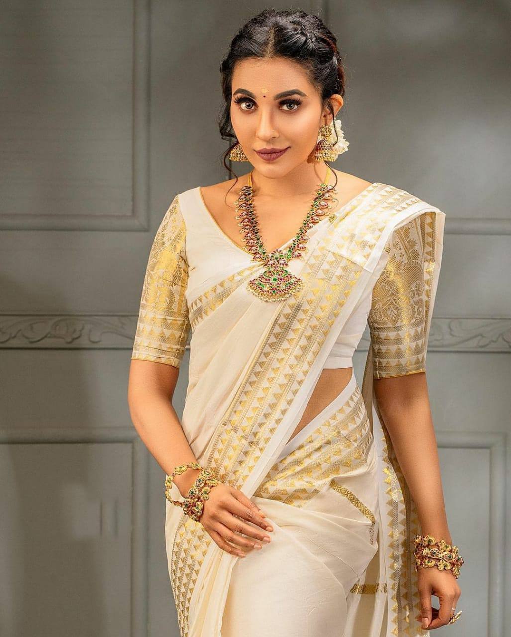 NIMIT White Pure Gold-Zari Soft Silk Tassal Saree With Mesmorising Blouse