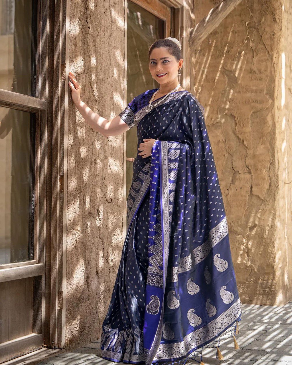 Hansoya Blue Banarasi Silk Saree WIth Beautiful Blouse Piece