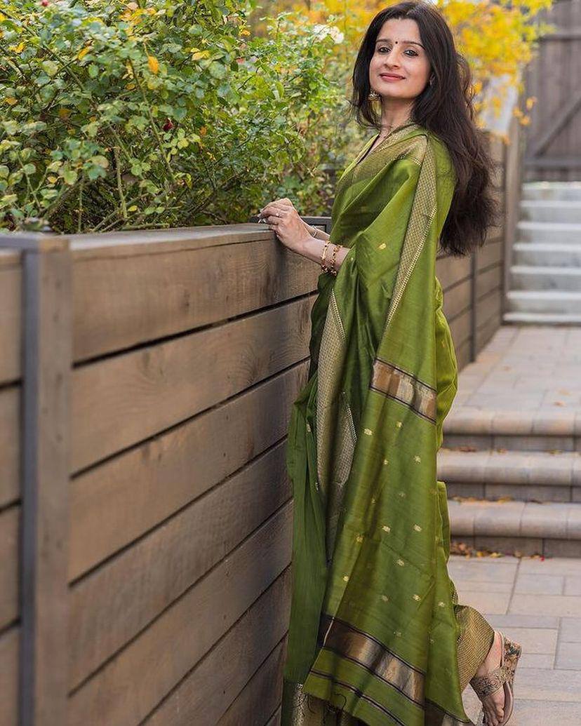 Beauteous Pistachio Green Soft Cotton Silk Saree With especial Blouse Attached