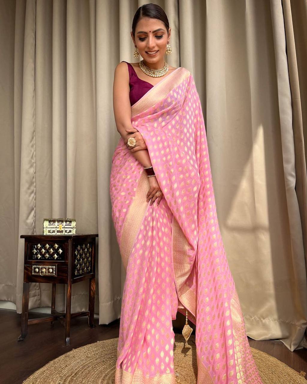 Elegant Kaya Banarasi Silk Saree in OnionPink Color with Exquisite Blouse Piece