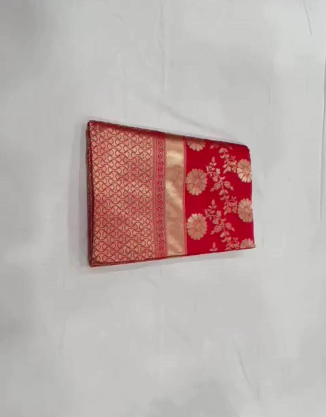 Ahaana Red Banarasi SIlk Saree With Mesmorising Blouse