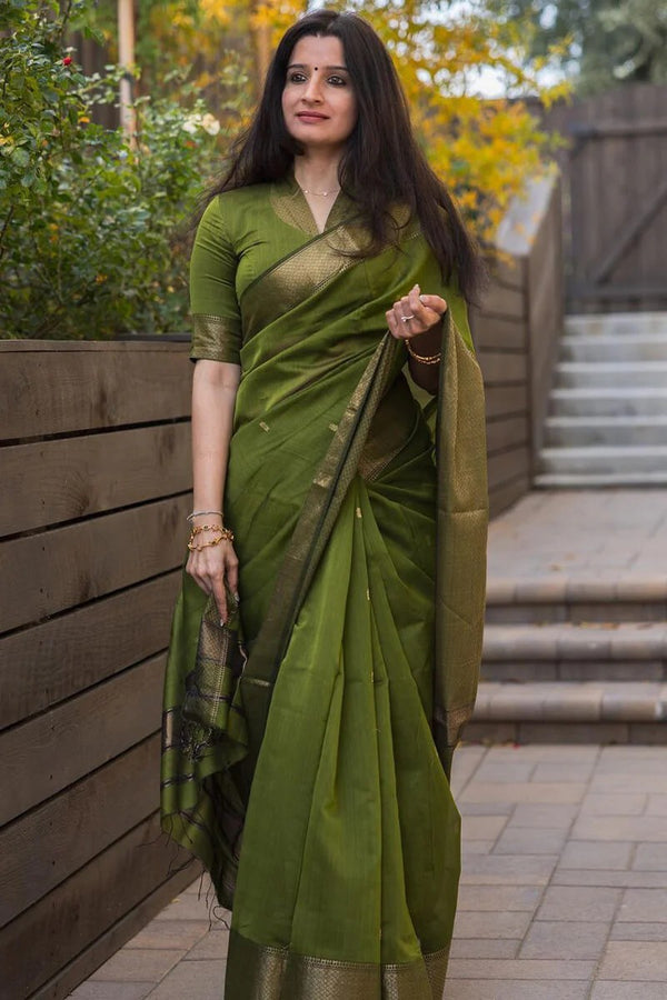 Kamini – Green Linen Silk Saree with Jacquard Weaving Detail