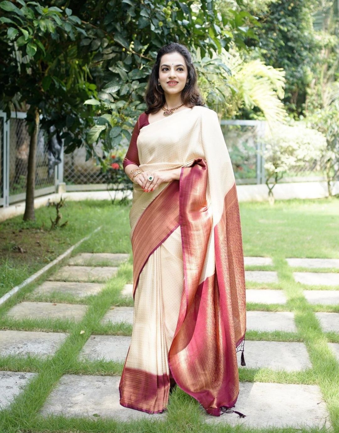 Hiru White Shine Kanchipuram Saree