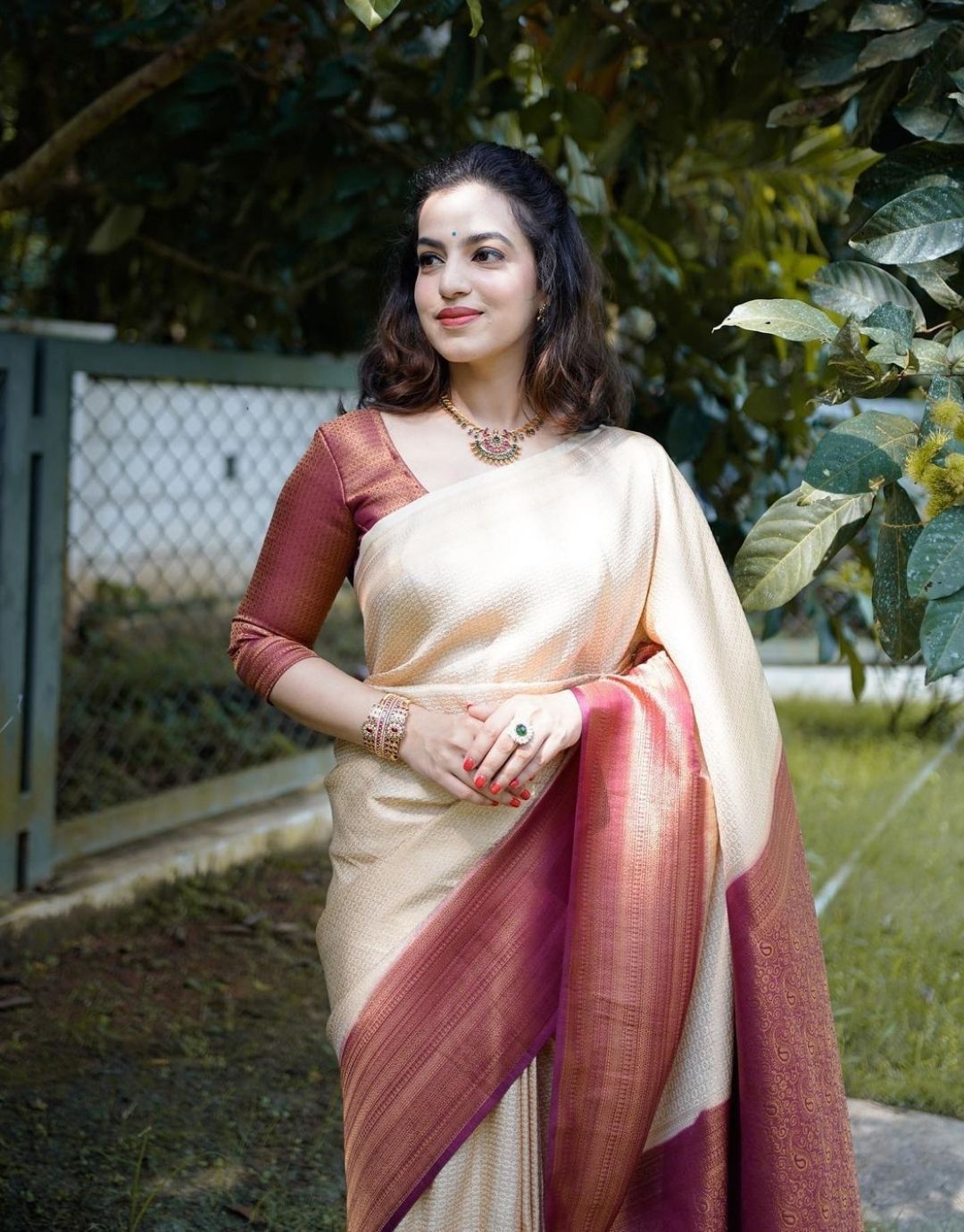 Hiru White Shine Kanchipuram Saree