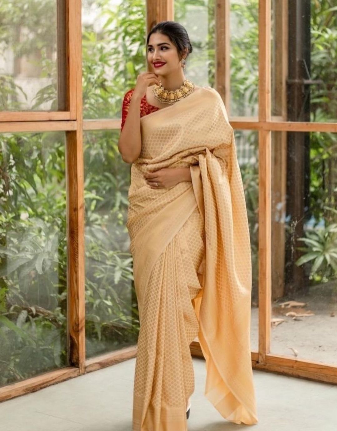 ARU OFF WHITE TRADITIONAL KANCHI SOFT SILK SARI WITH ATTACHED BLOUSE