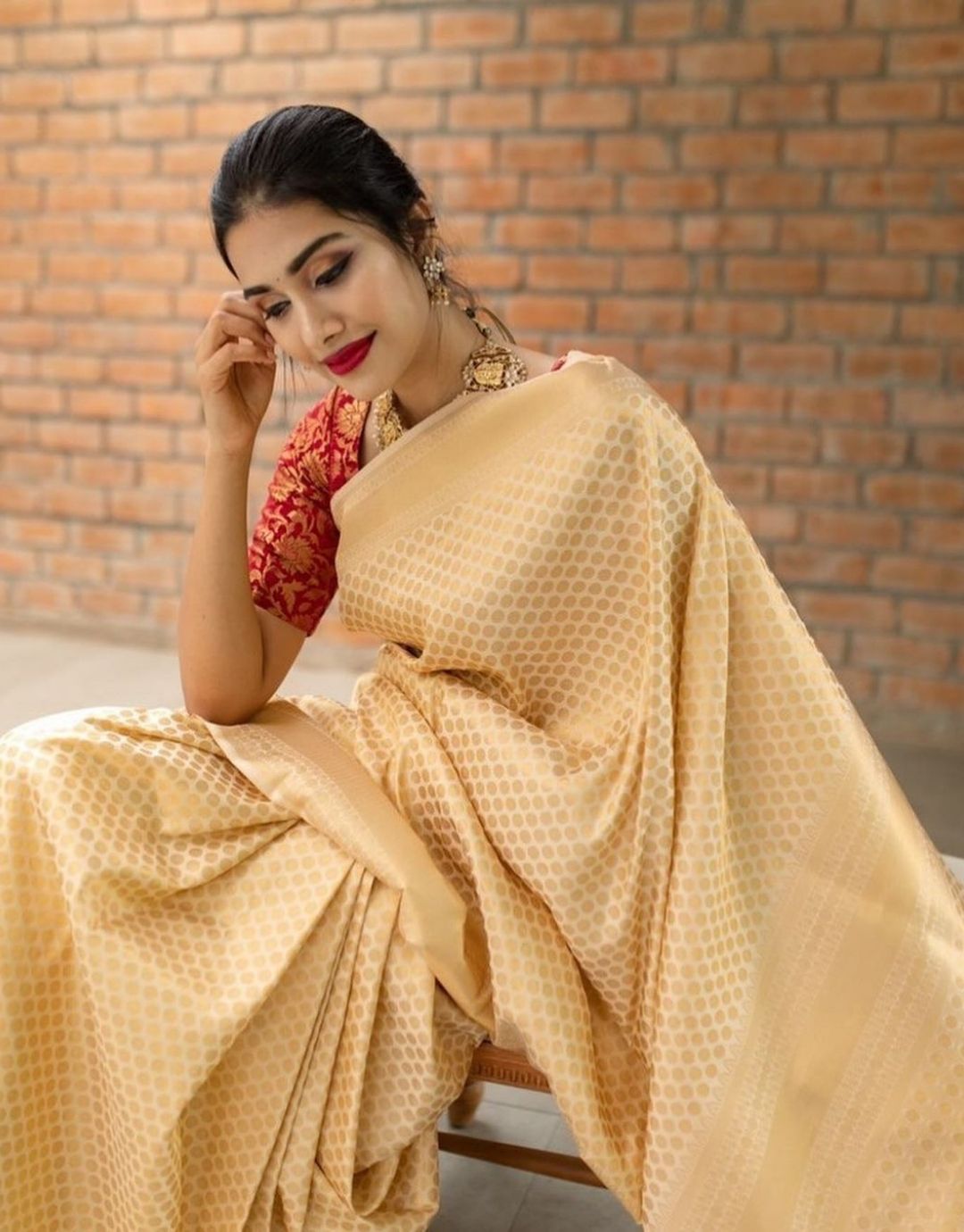 ARU OFF WHITE TRADITIONAL KANCHI SOFT SILK SARI WITH ATTACHED BLOUSE