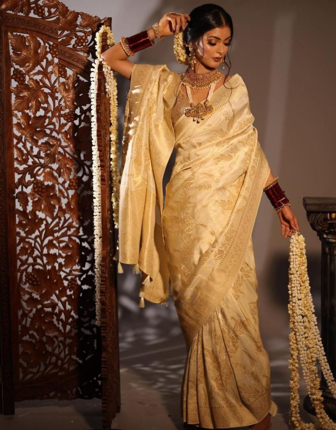 Anchal Of White kanchipuram Saree