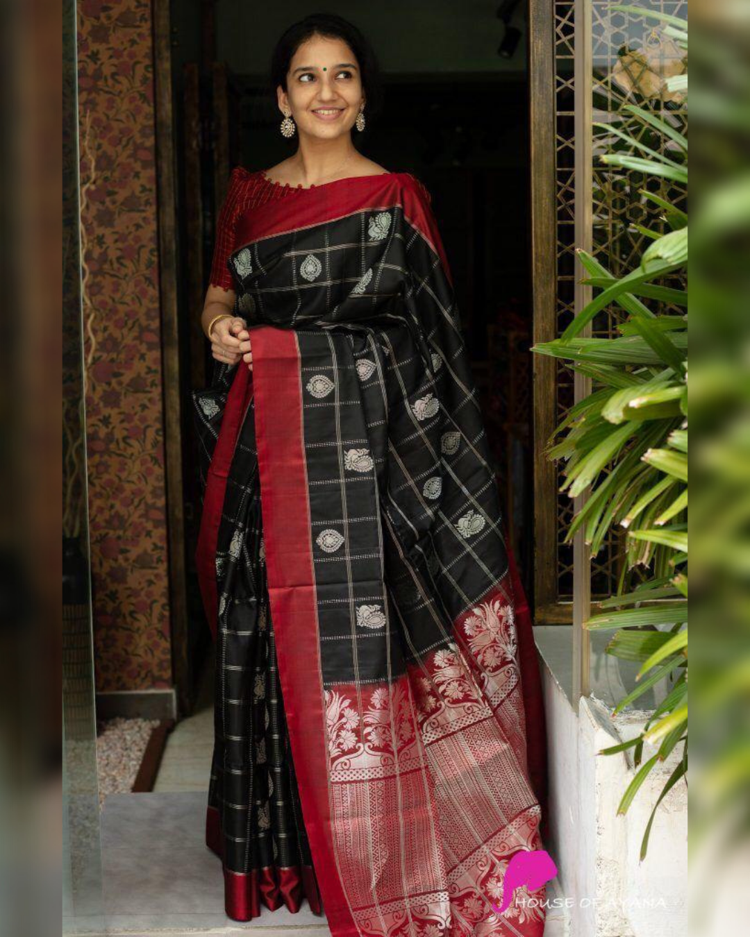 Maher Black-Red Archaic Kanchi Soft Silk Saree With Attached Blouse 