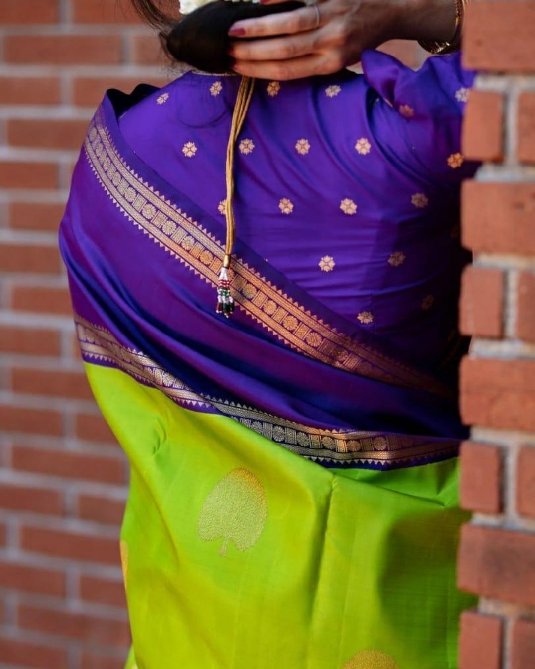 Akilaa parrot saree with attached blouse