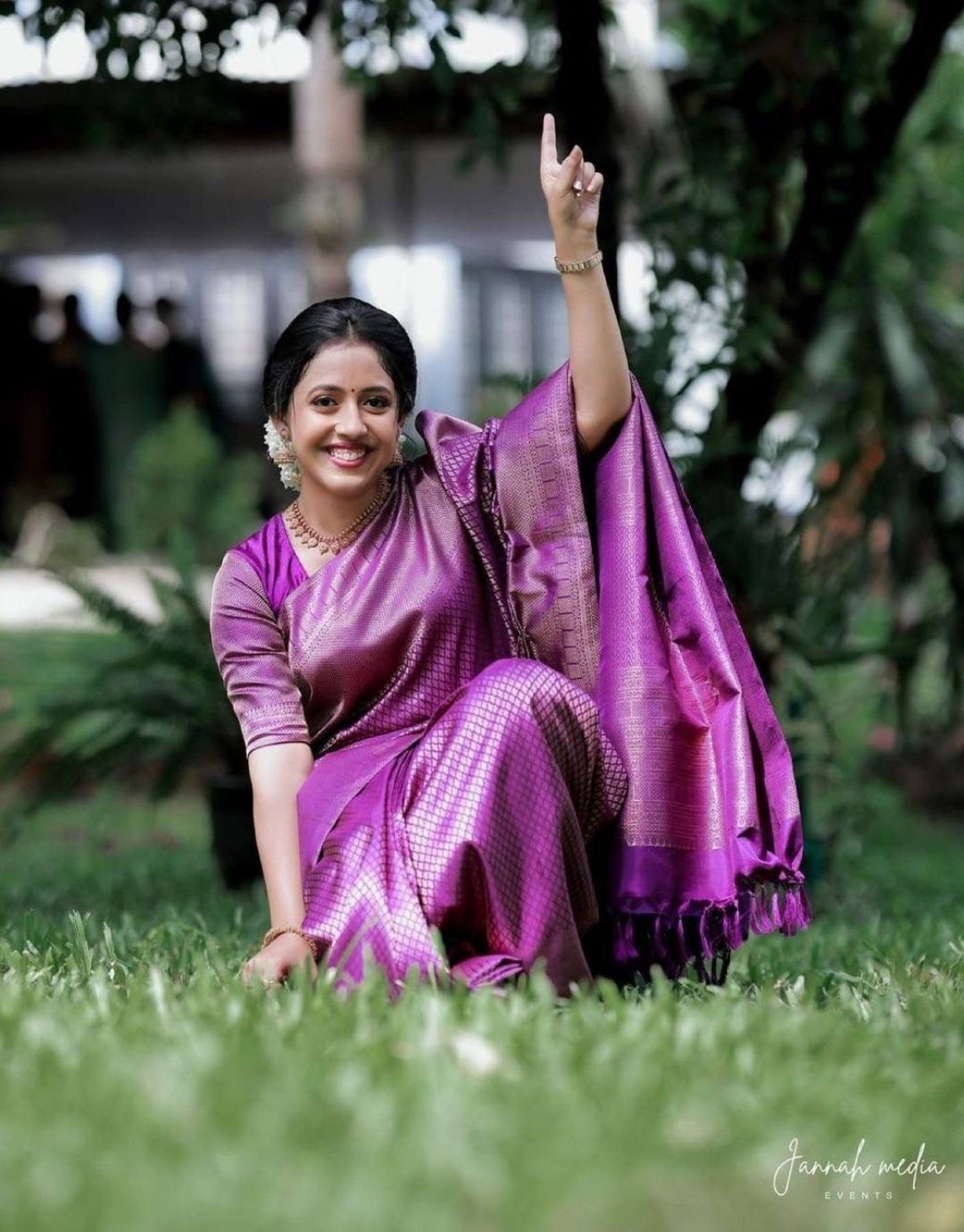 PURPLE PAN ARCHAIC TRADITIONAL BANARASI SOFT SILK SARI WITH ATTACHED BLOUSE