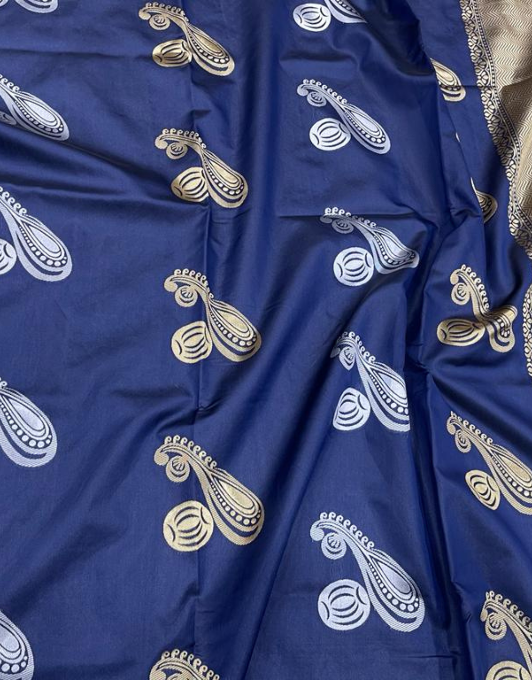 Lara NavyBlue Coloured Soft Silk Saree