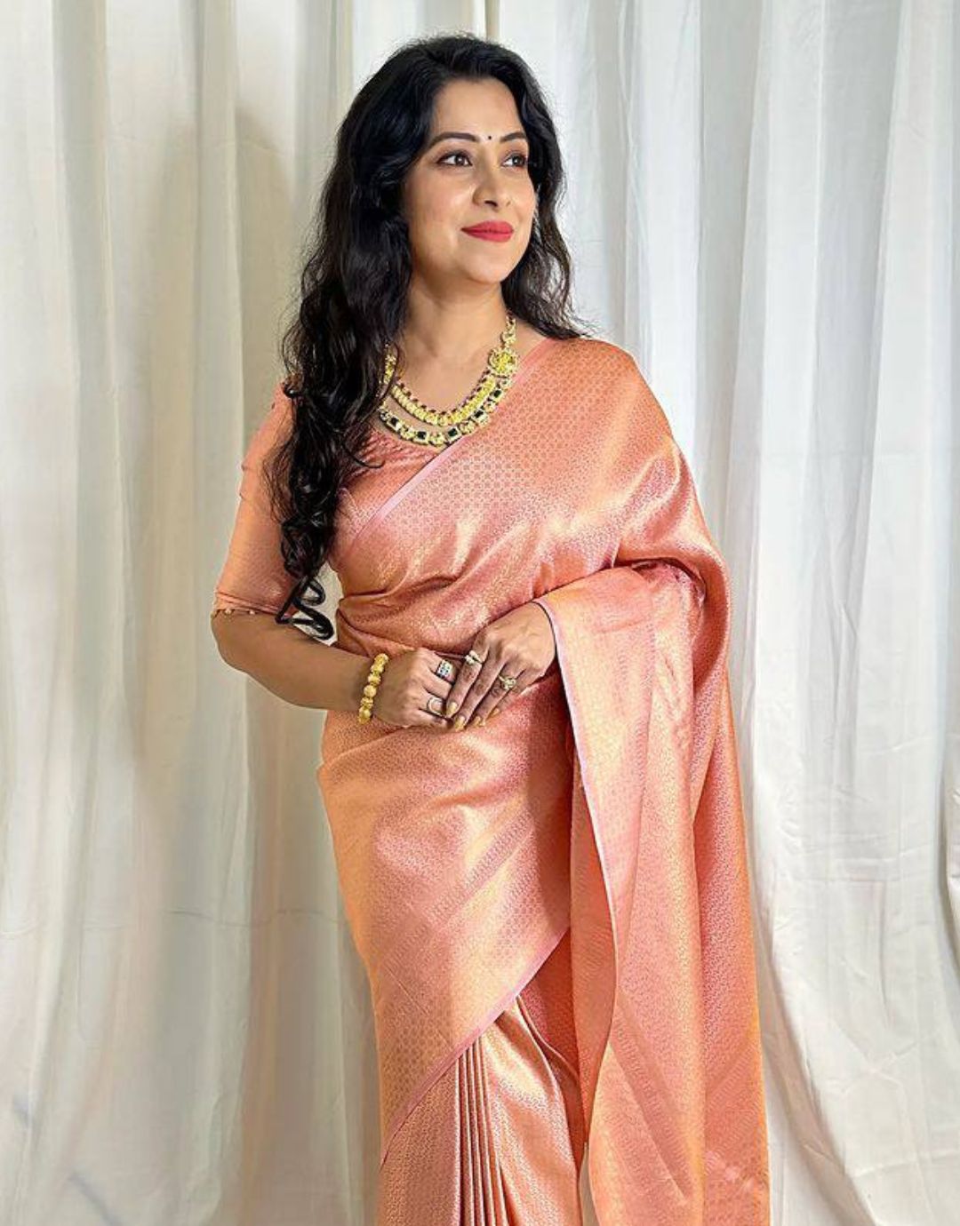 Mesory Peach Soft Silk Saree With Scintilla Blouse Piece