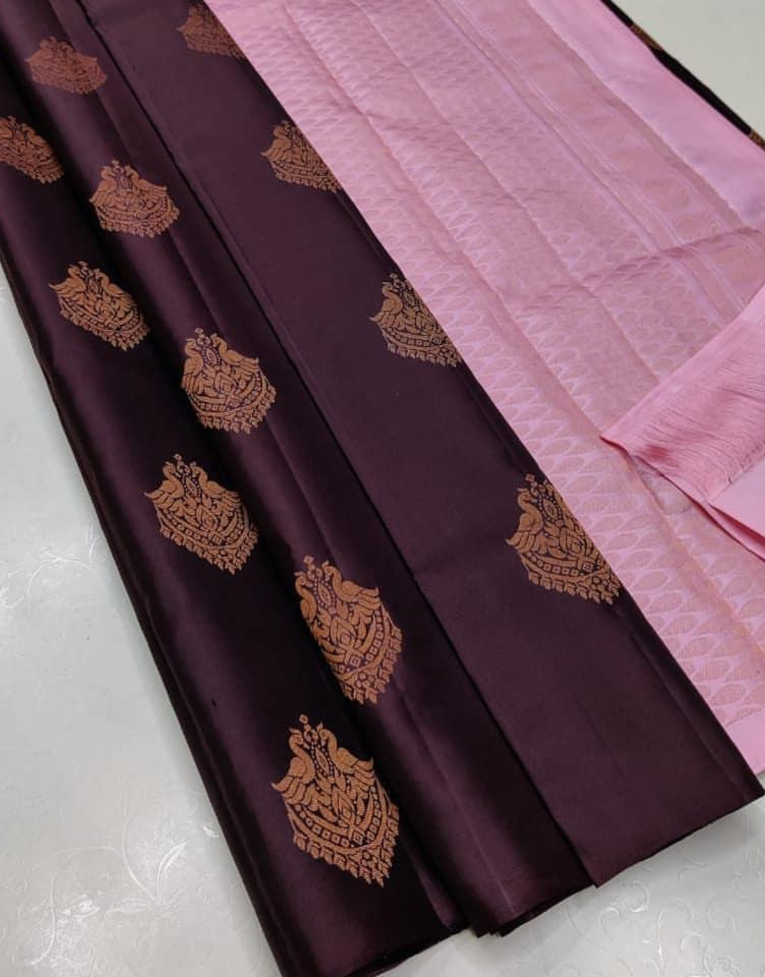 Veena Maroon-Pink Coloured Soft Silk Saree