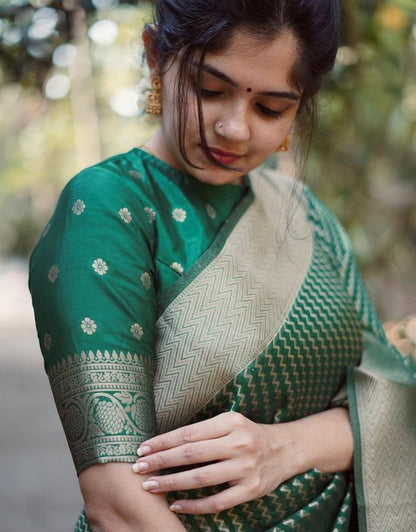 SANJU GREEN TRADITIONAL KANCHI SOFT SILK SARI WITH ATTACHED BLOUSE