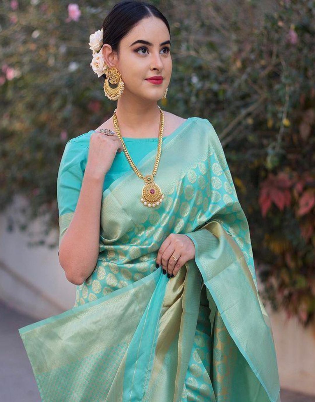 1980 Bottle Green Traditional Lichi Silk Saree With Attached Blouse