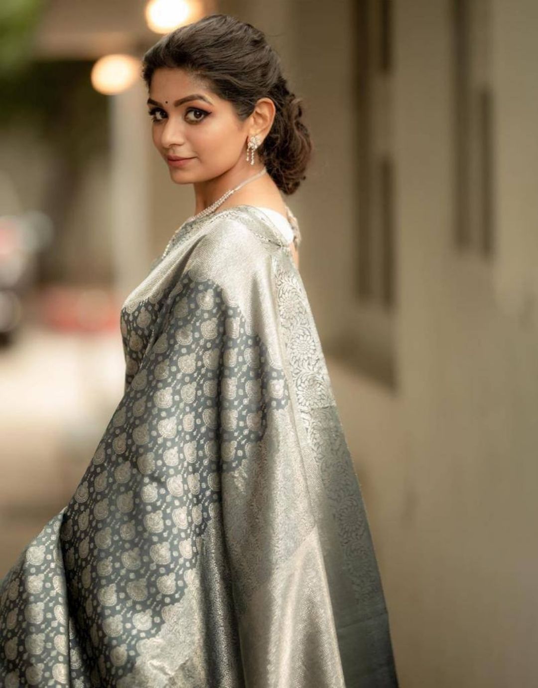 GREY ZUMKHI TRADITIONAL KANCHI SOFT SILK SARI WITH ATTACHED BLOUSE