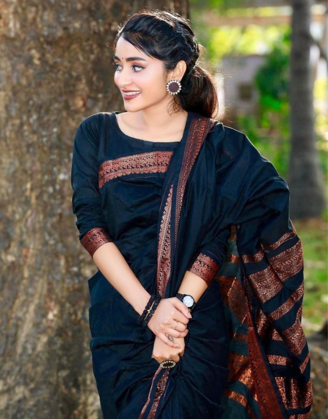 KOMAL BLACK TRADITIONAL KANCHI SOFT SILK SARI WITH ATTACHED BLOUSE