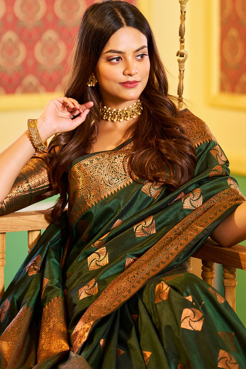 Rani Dark Green Soft Banarasi Silk Saree With Gratifying Blouse Piece