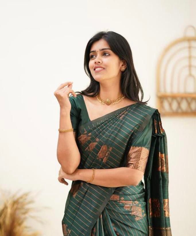 Jaya Dark Green Soft Silk Saree With Gorgeous Blouse Piece