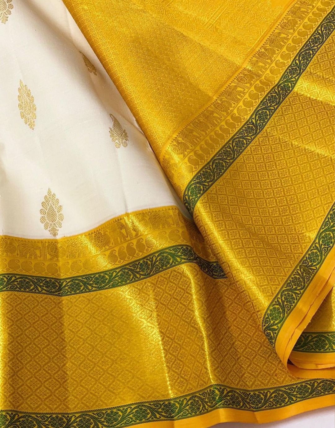 Off White Soft Silk Saree With Blouse